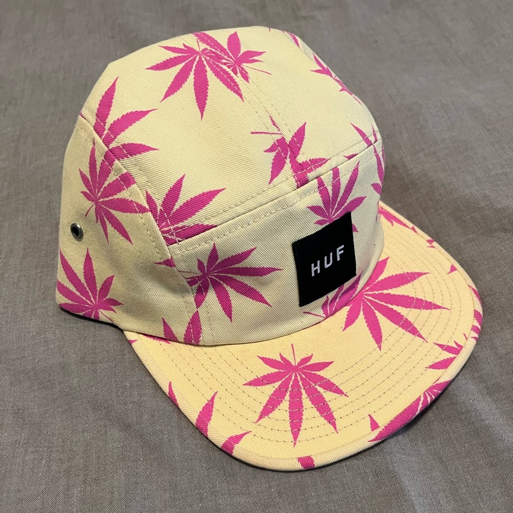 HUF: 5 Panel Hat with fasten buckle